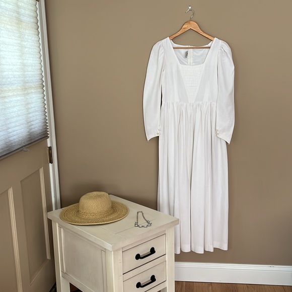 Vintage Laura Ashley Gown:  Understated and elegant. STILL AVAILABLE 8/5/24 - Picture 2 of 7